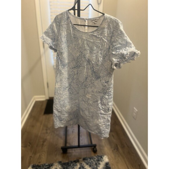 Tommy Bahama Dresses & Skirts - Tommy Bahama Short-sleeve Linen Shift Dress with A Tropical Print-Size M
